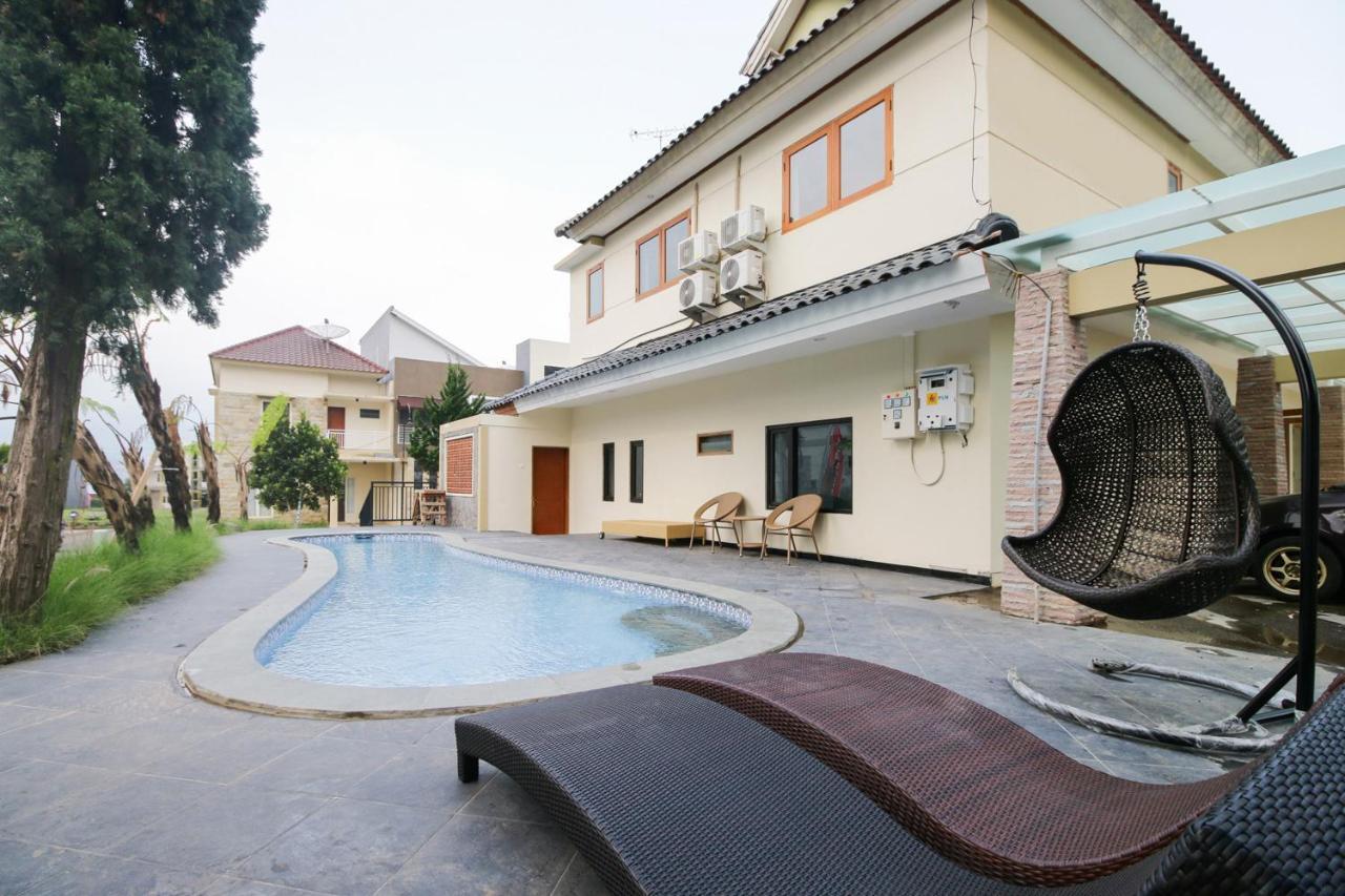 Reddoorz Plus At Panorama Villas Batu Batu  Exterior photo